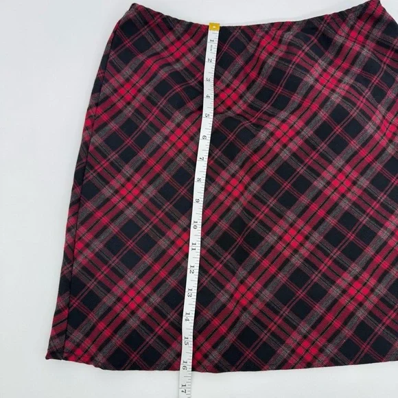 Red & Black Plaid Mini Skirt – Women’s Small - Picture 4 of 6